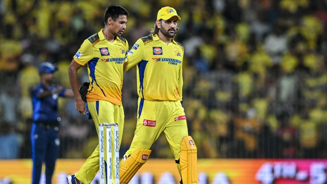 Mustafizur Rahman with MS Dhoni In IPL (Source: AFP)