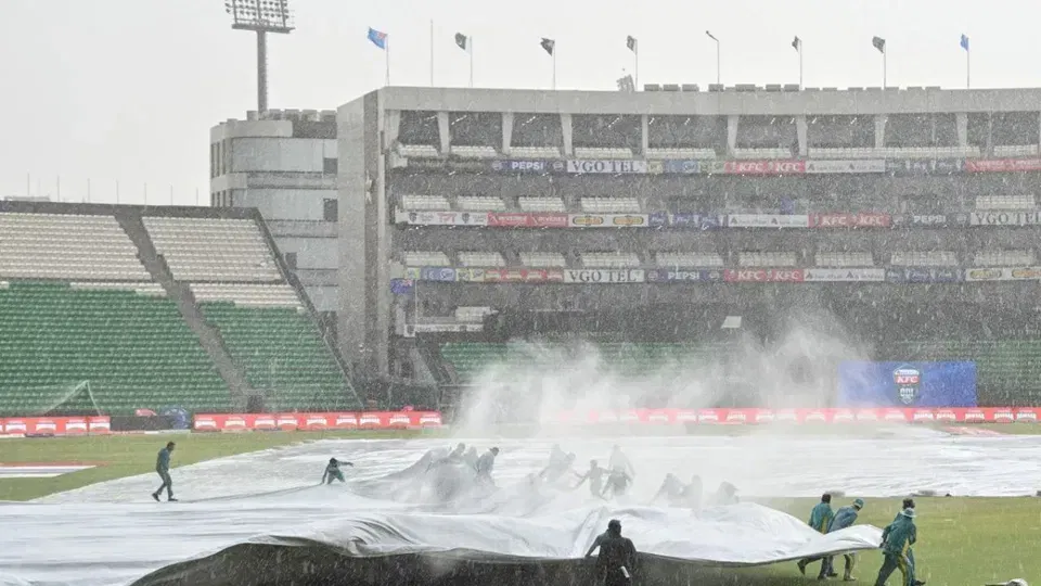 Will PAK vs AUS 3rd ODI Be Abandoned Due To Rain? Gaddafi Stadium, Lahore Weather Update
