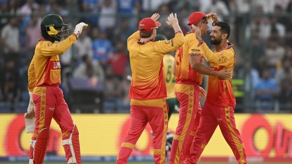 Sikandar Raza with Zimbabwe team [Source: AFP]
