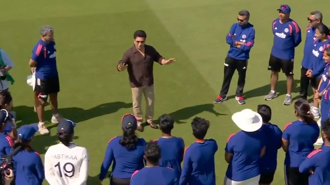 Sachin Tendulkar with India Women. Image Credits: X