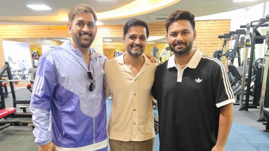 MS Dhoni in a gym at Ranchi with Rishabh Pant [Source: Instagram]