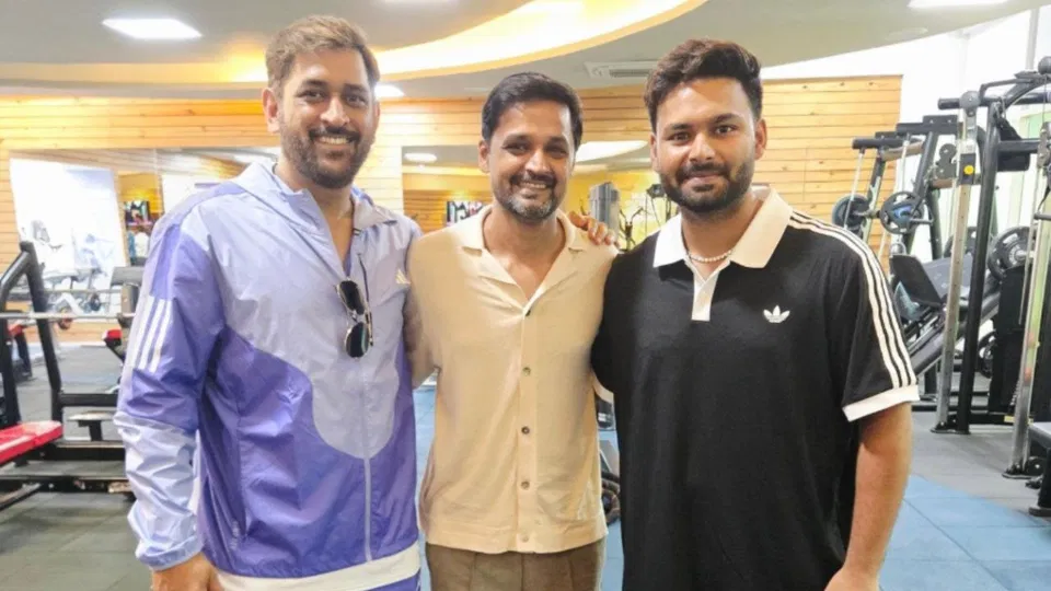 MS Dhoni Trains With Pant! news