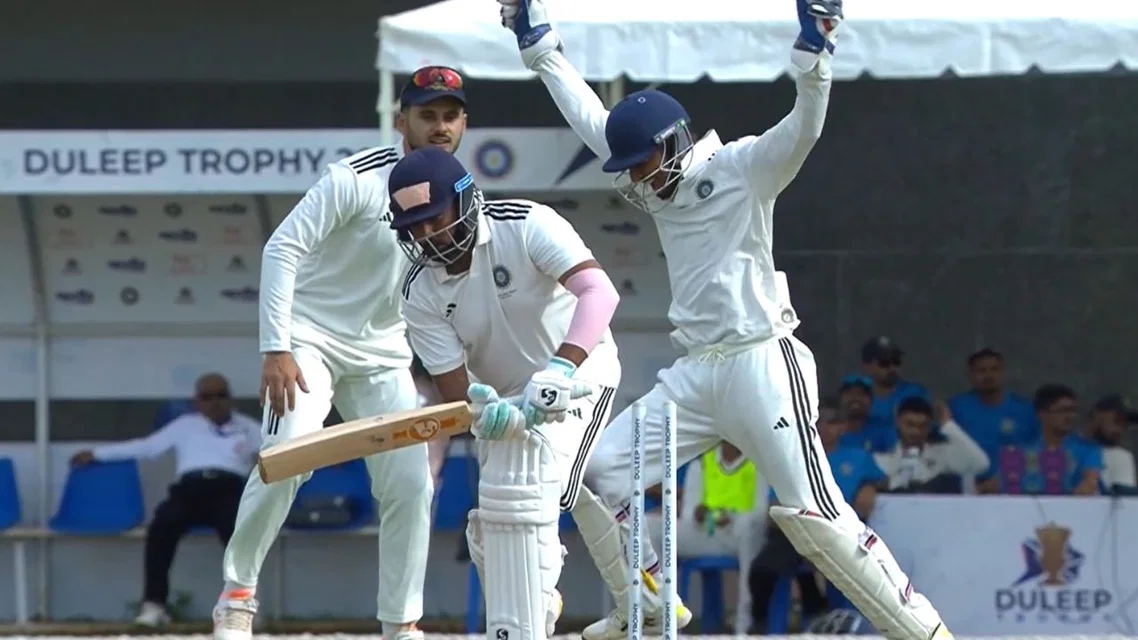 Prithvi Shaw bamboozled by Abid Mushtaq. [Source: screengrab/x]