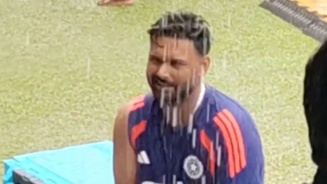 Rishabh Pant gets involved with a fan [Source: Screengrab]
