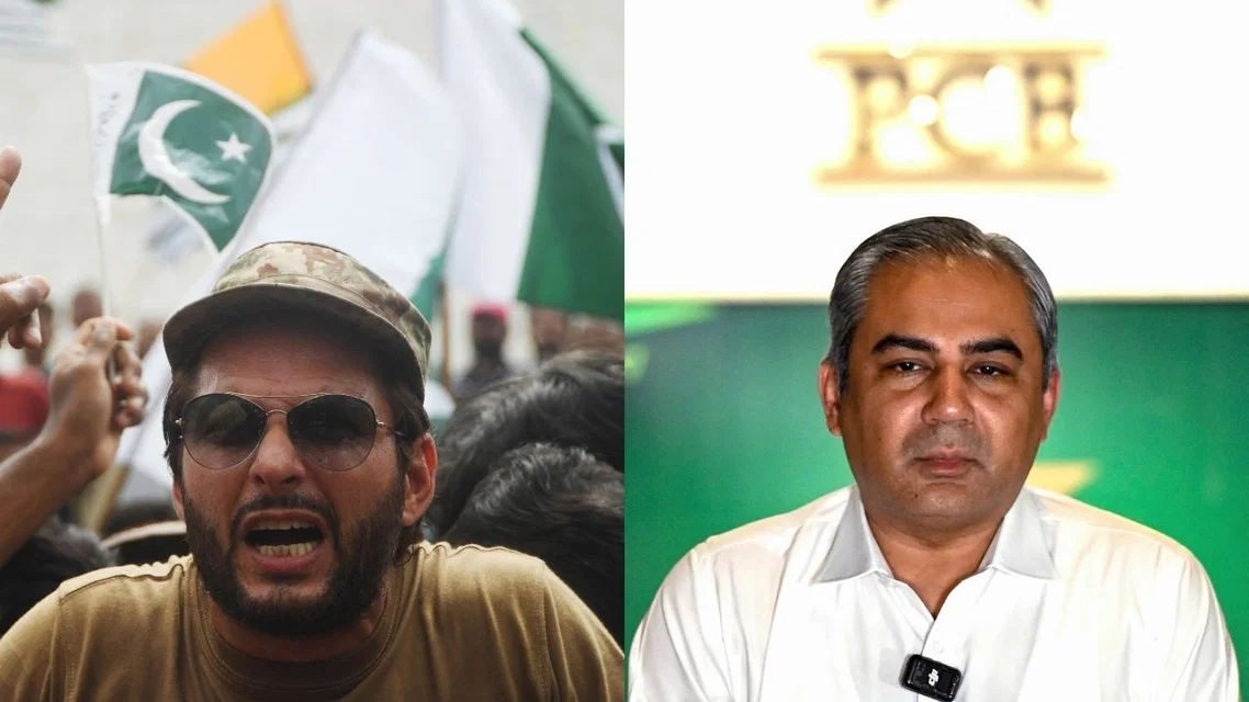 Shahid Afridi (L) & PCB Chief Mohsin Naqvi (Source: AFP Photos)