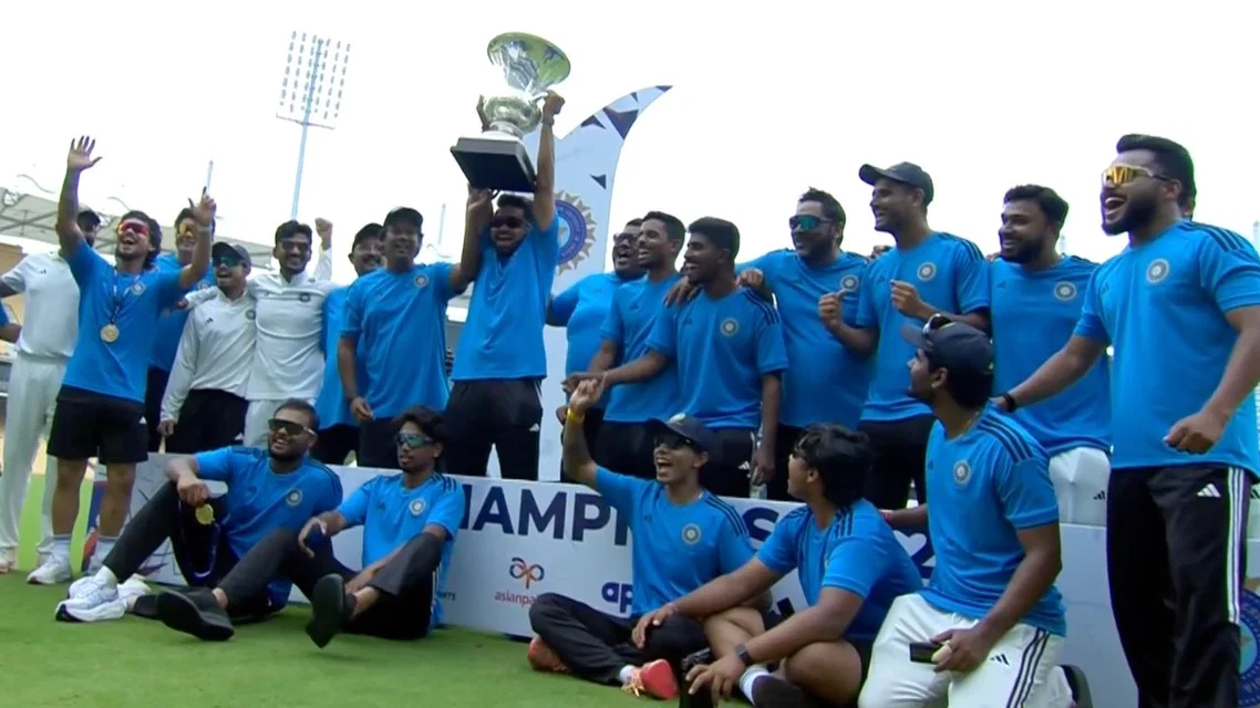 Ishan Kishan & other East Zone players with the Duleep Trophy (Source: @BCCIDomestic/X)