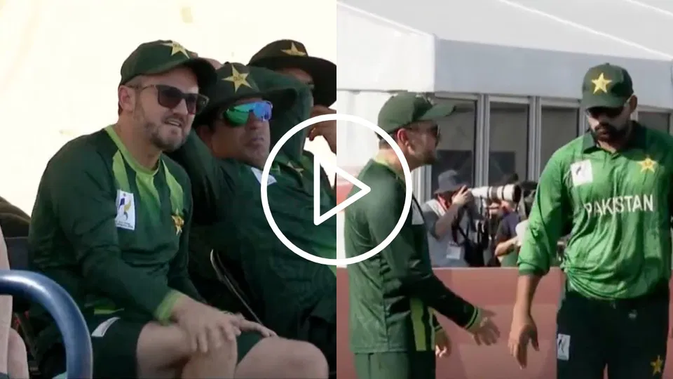 [Watch] Mike Hesson Slaps His Thigh In Frustration, Lectures Pakistan’s Abdul Samad