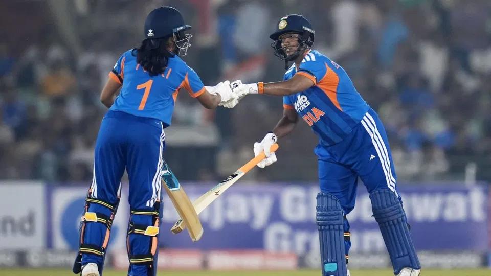 Record Partnership for India news