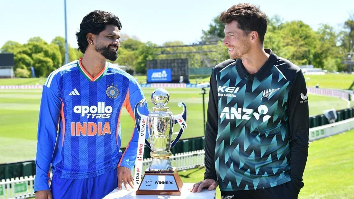 Shreyas Iyer and Mitch Santner posing with the trophy (Source: AFP Photos)